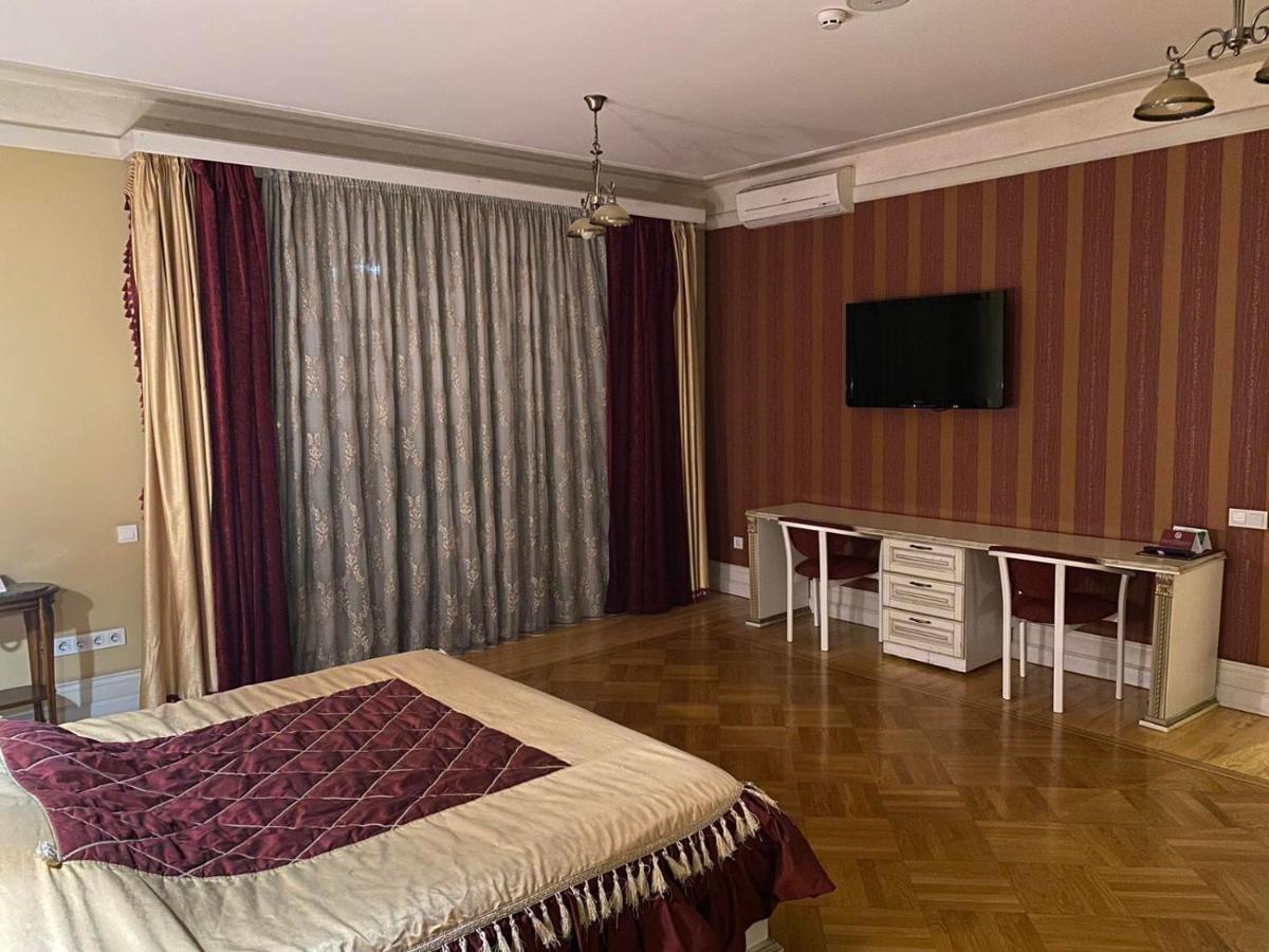 Fontush Boutique Hotel Ivano-Frankivsk Eksteriør bilde